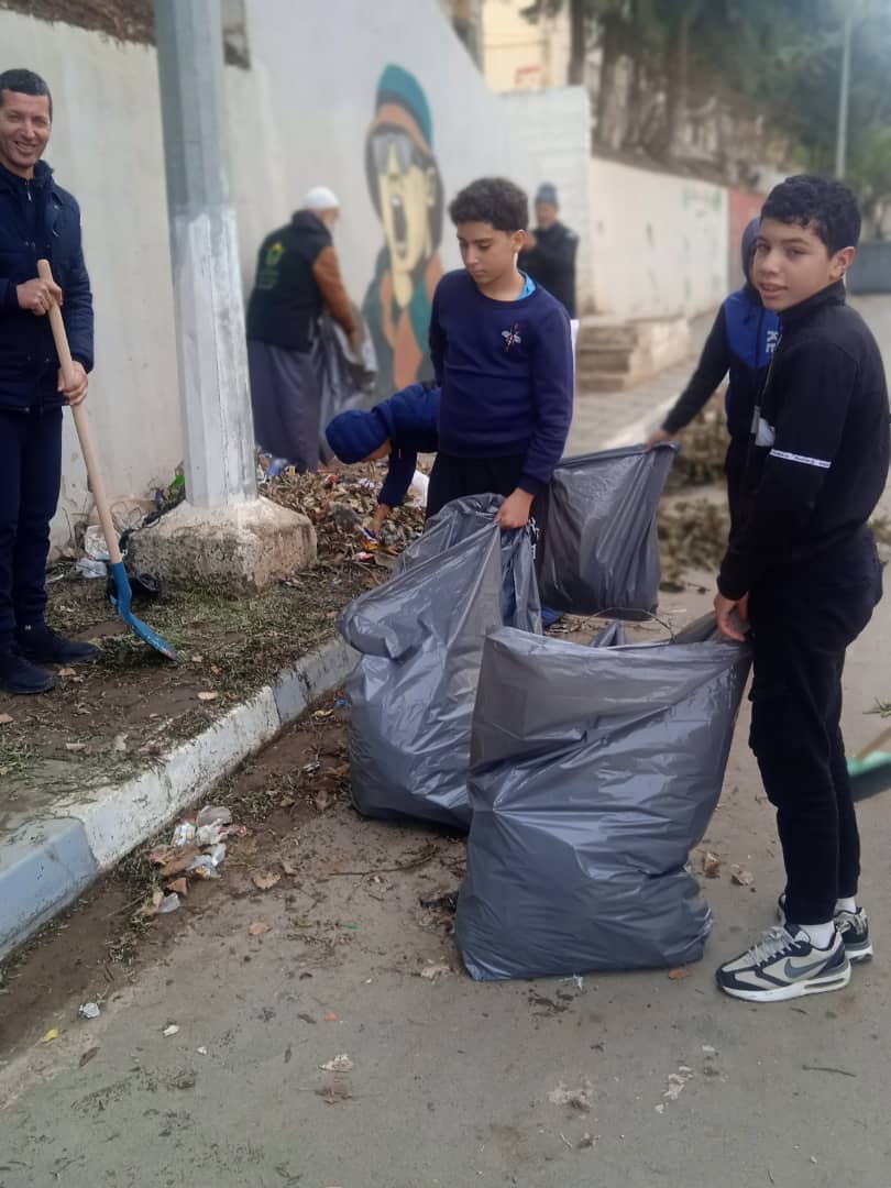des volontaires citoyens de tipaza