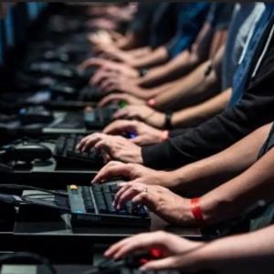 الذباب الإلكتروني