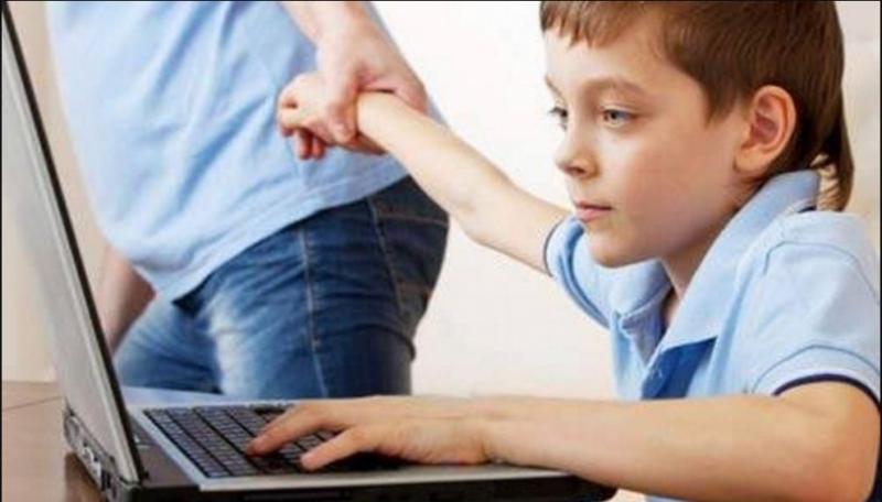 مواقع التواصل الإجتماعي حاجز للتواصل الأسري ربورتاج